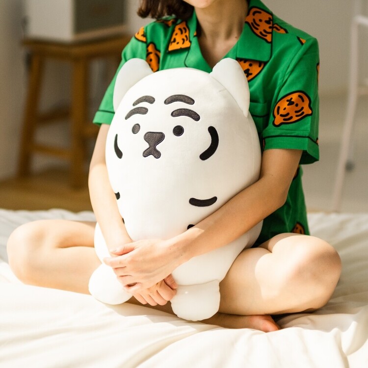 GIANT TIGER CUSHION