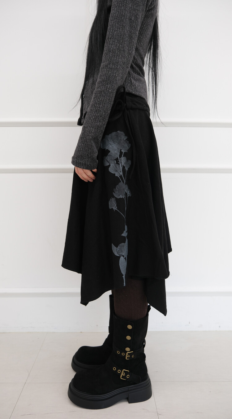 ＊韓国＊［FRAGFARM］Angela Rose Unbalanced Skirt 2color Angela Rose Unbalanced Skirt (2 Color)