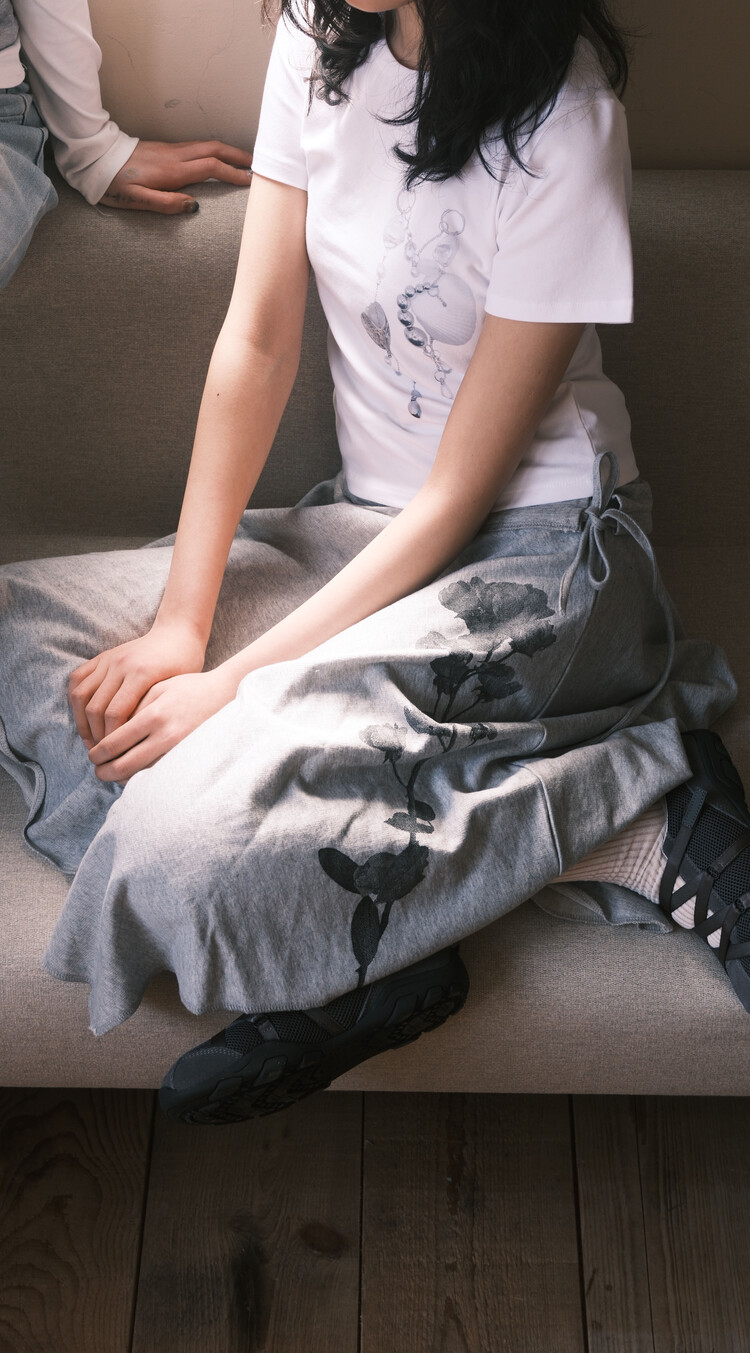＊韓国＊［FRAGFARM］Angela Rose Unbalanced Skirt 2color Angela Rose Unbalanced Skirt (2 Color)