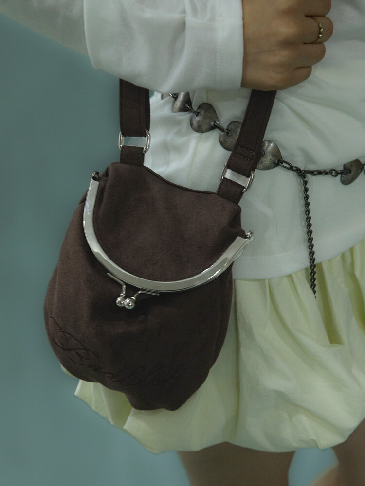 【韓国BAD BLUE バッドブルー】Suede Bao Bag Brown Suede Bao Bag Brown