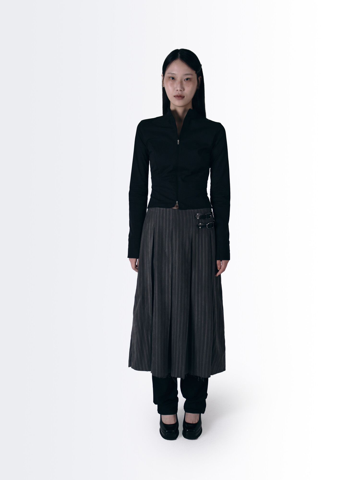 BUCKLE PLEATS STRIPE MAXI SKIRT [GREY]