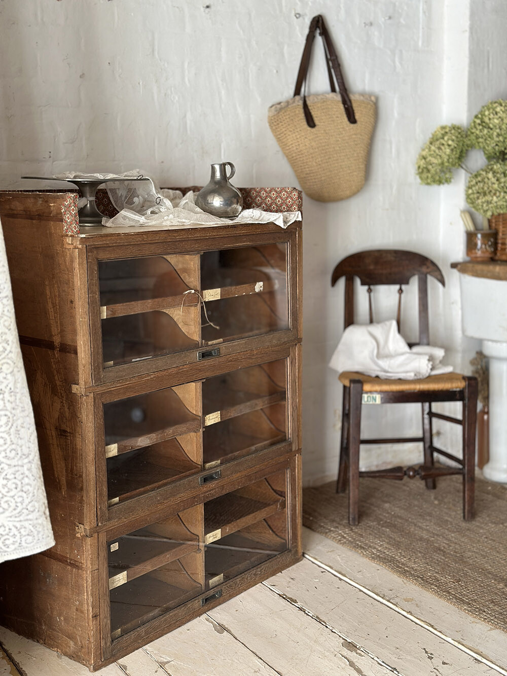 올드 빈티지 슬라이드 글래스 도어 - 디스플레이 캐비넷 유리장