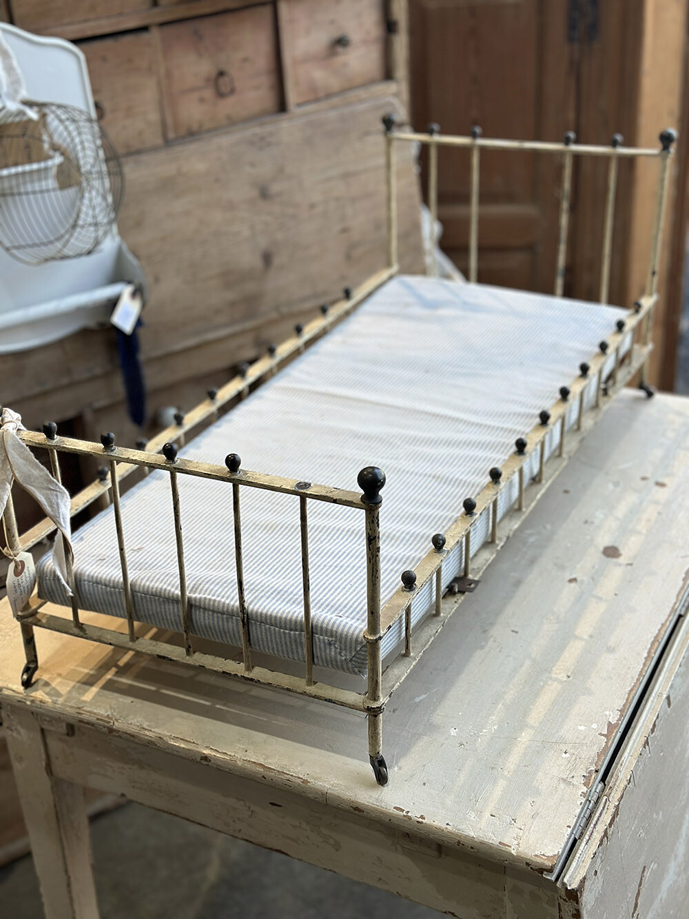 앤틱 프렌치 베이비 베드