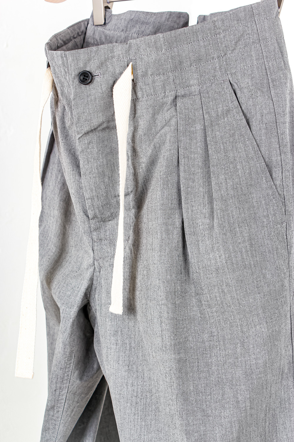 CLASSIC STRING PANTS IN GREY