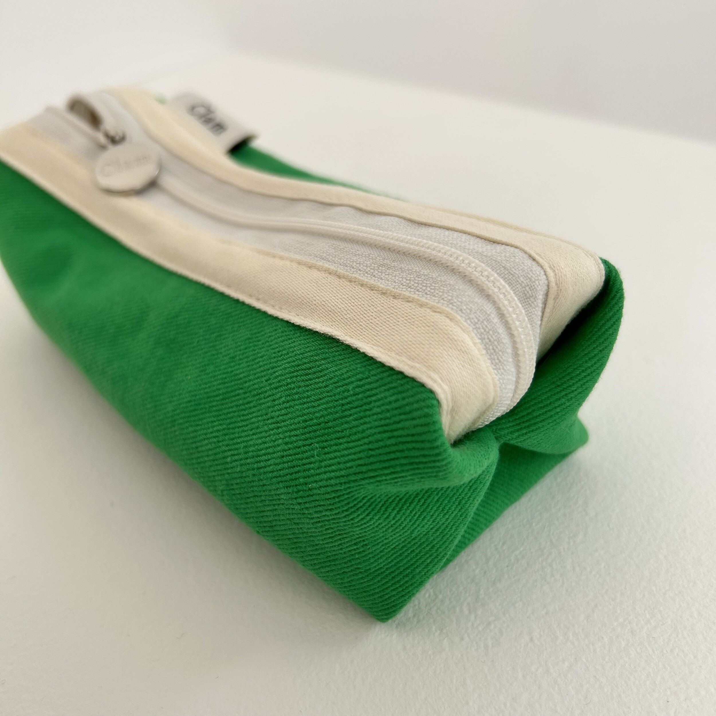 [Sold out] Clam round pencilcase _ Vivid green