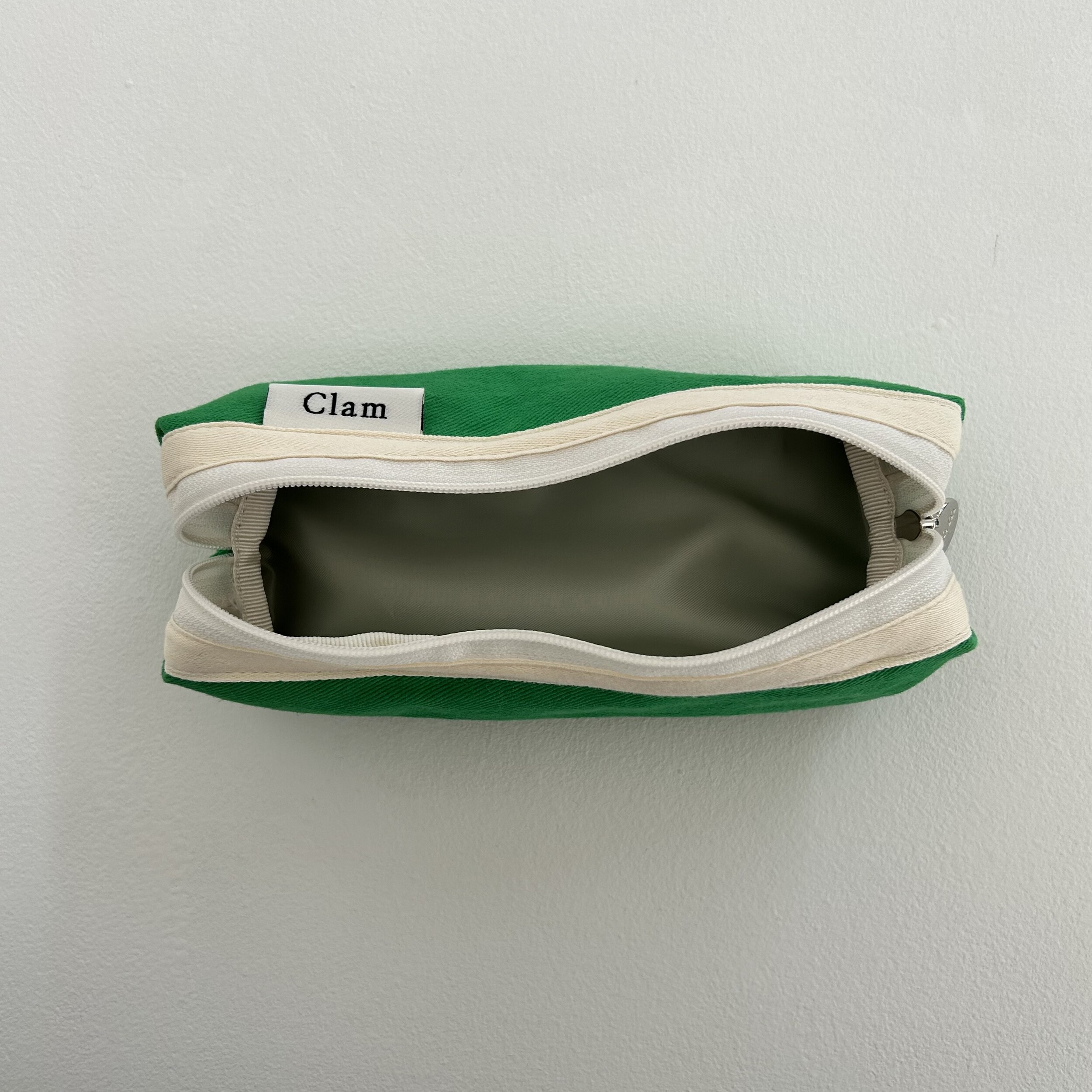[Sold out] Clam round pencilcase _ Vivid green