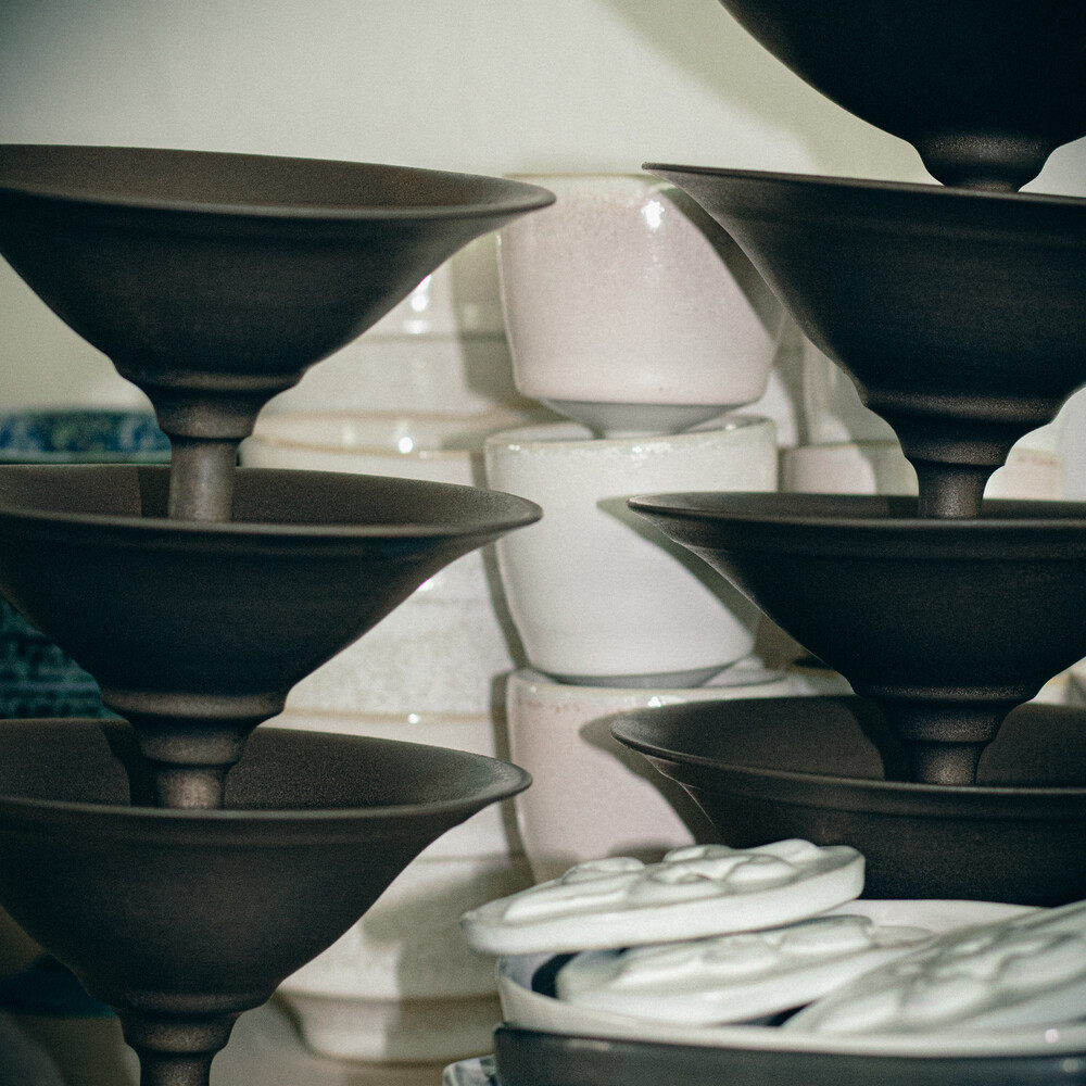 Goblet dessert bowl / golden black