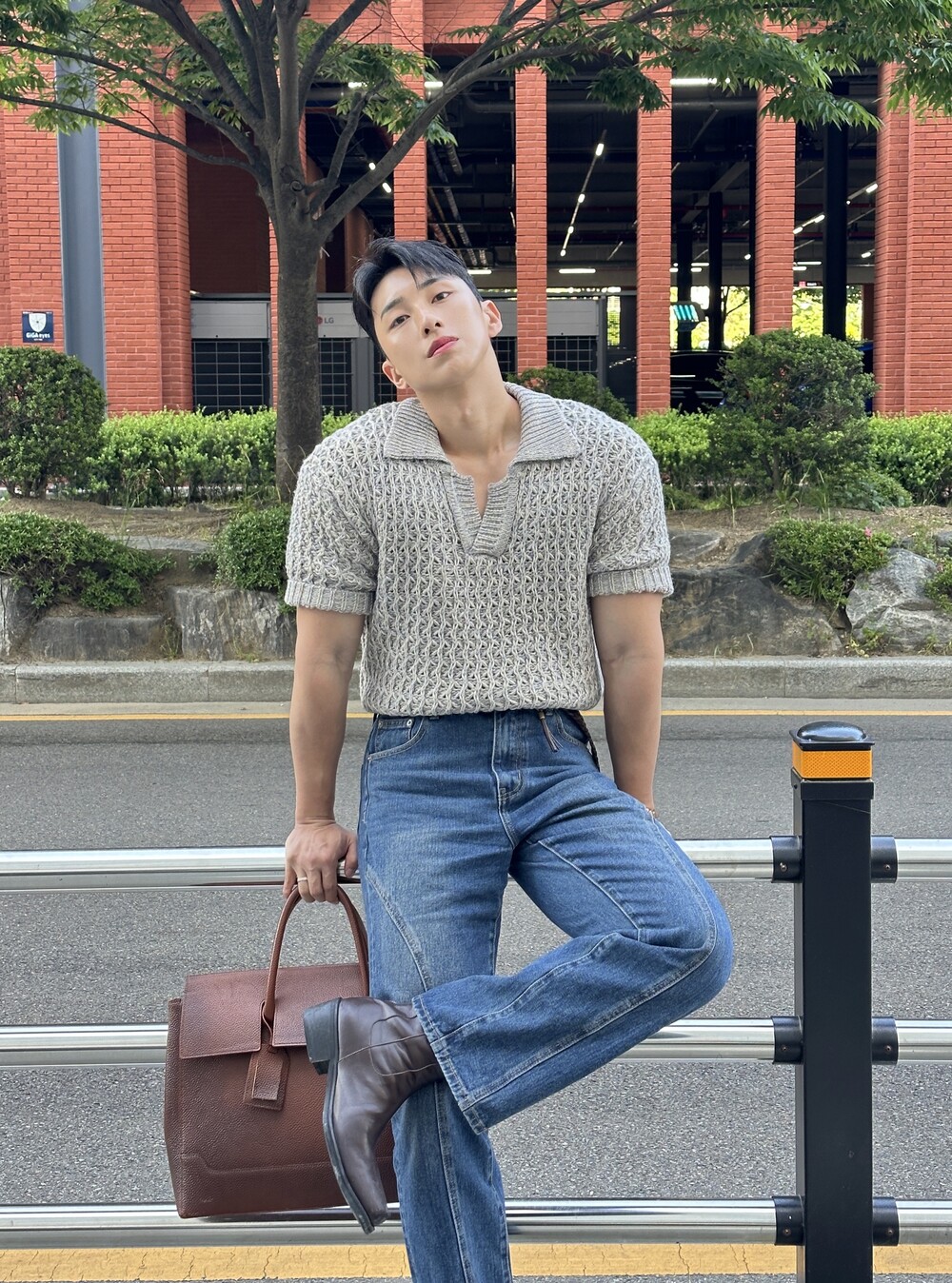 image_1716387078112_1000