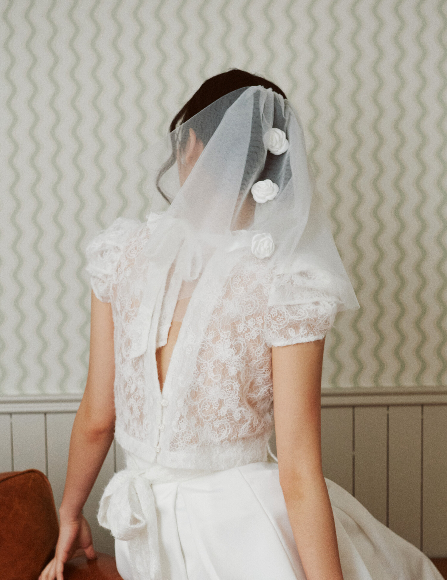 Bridal Triple Rose Short Veil_white