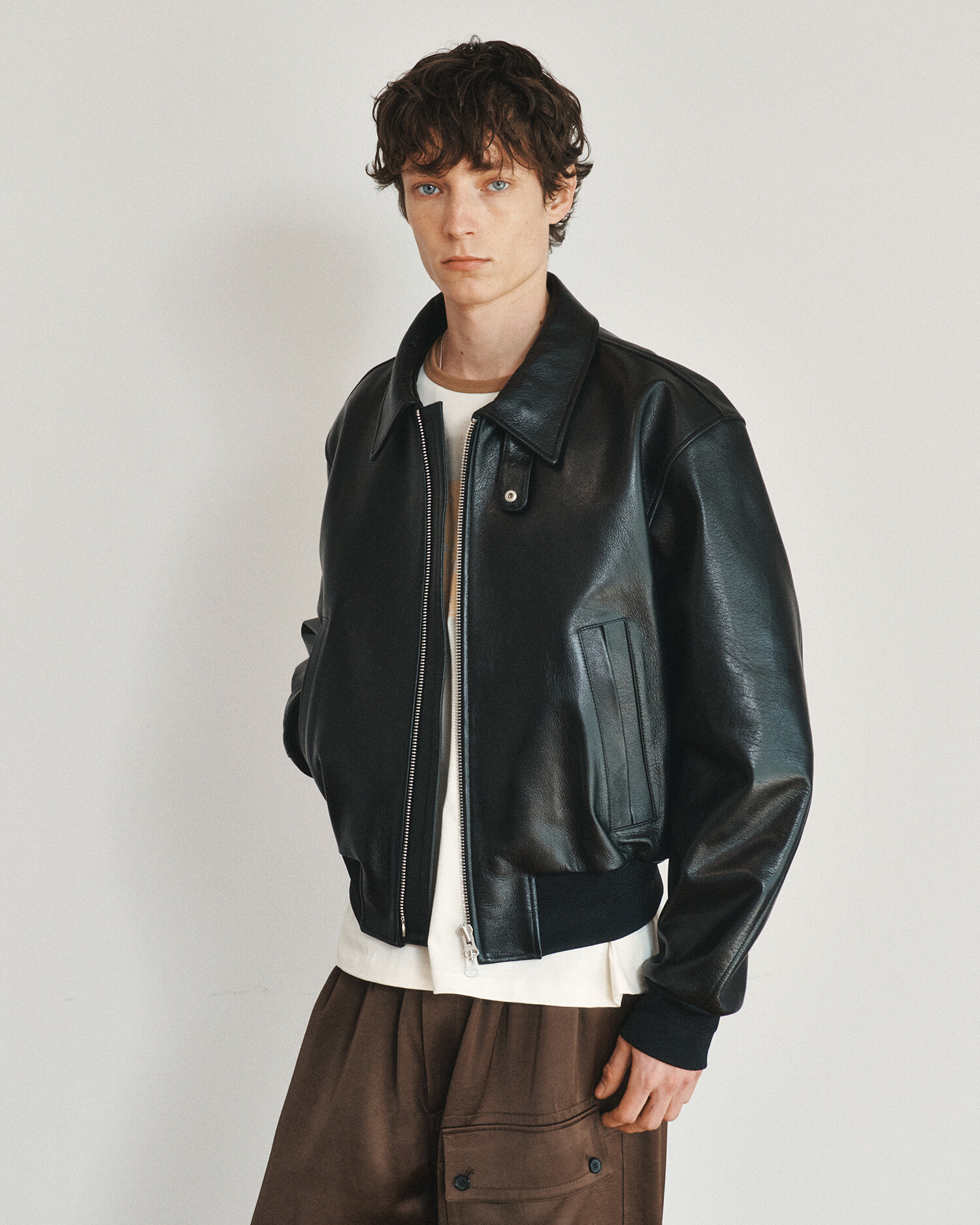 BEN GOAT LEATHER SHORT BOMBER JACKET (BLACK)