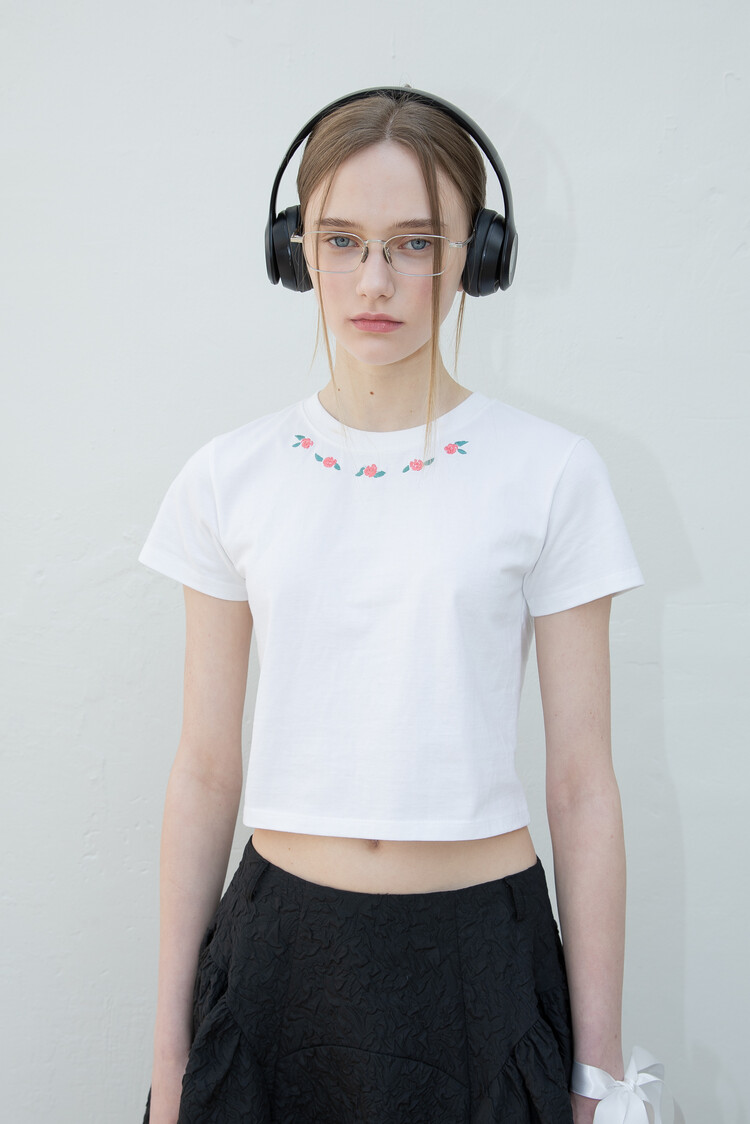 【DIMANCHE】ROSE NECKLACE T-SHIRT ROSE NECKLACE T-SHIRT (WHITE)