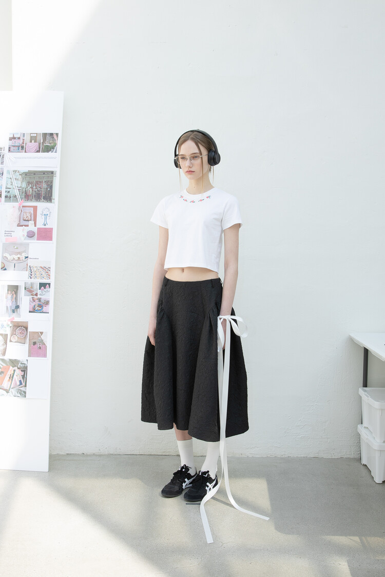 【DIMANCHE】ROSE NECKLACE T-SHIRT ROSE NECKLACE T-SHIRT (WHITE)