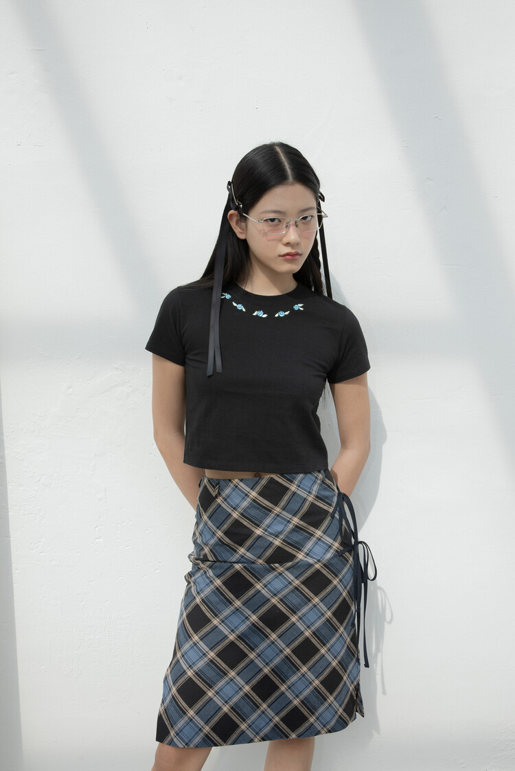 【DIMANCHE】ROSE NECKLACE T-SHIRT ROSE NECKLACE T-SHIRT (WHITE)