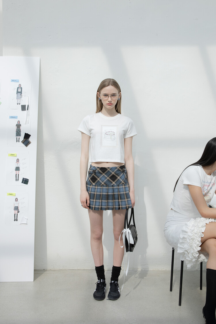 아이브 안유진 착용] CHECK PLEATS SKIRT (BLUE)