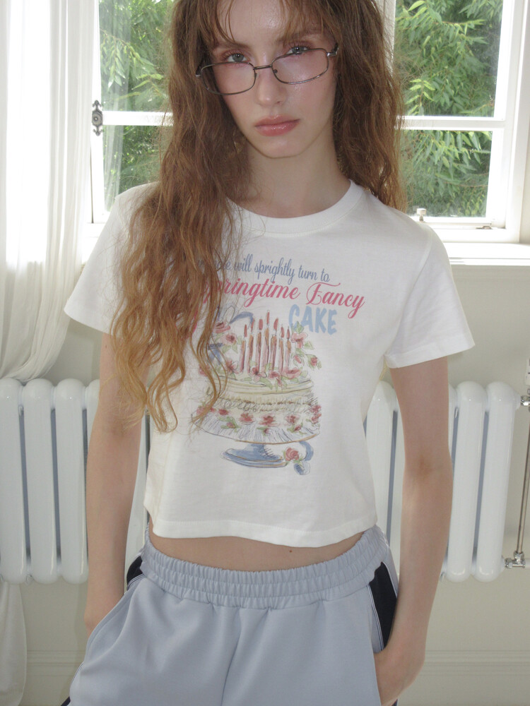 韓国ファッション [DIMANCHE] DIMANCHE CAKE CROP T-SHIRT DIMANCHE CAKE CROP T-SHIRT (WHITE)
