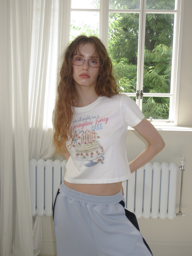 韓国ファッション [DIMANCHE] DIMANCHE CAKE CROP T-SHIRT DIMANCHE CAKE CROP T-SHIRT - DIMANCHE | 60% - Asian Fashion