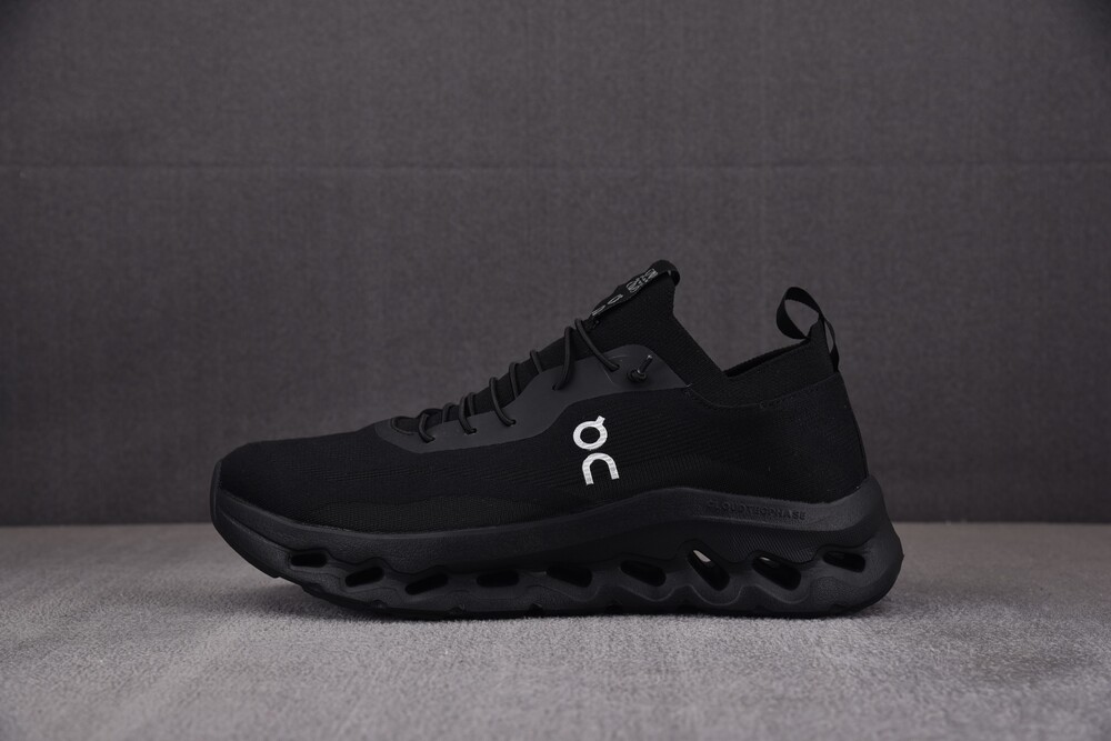 로에베 X 온 러닝 클라우드틸드 올블랙