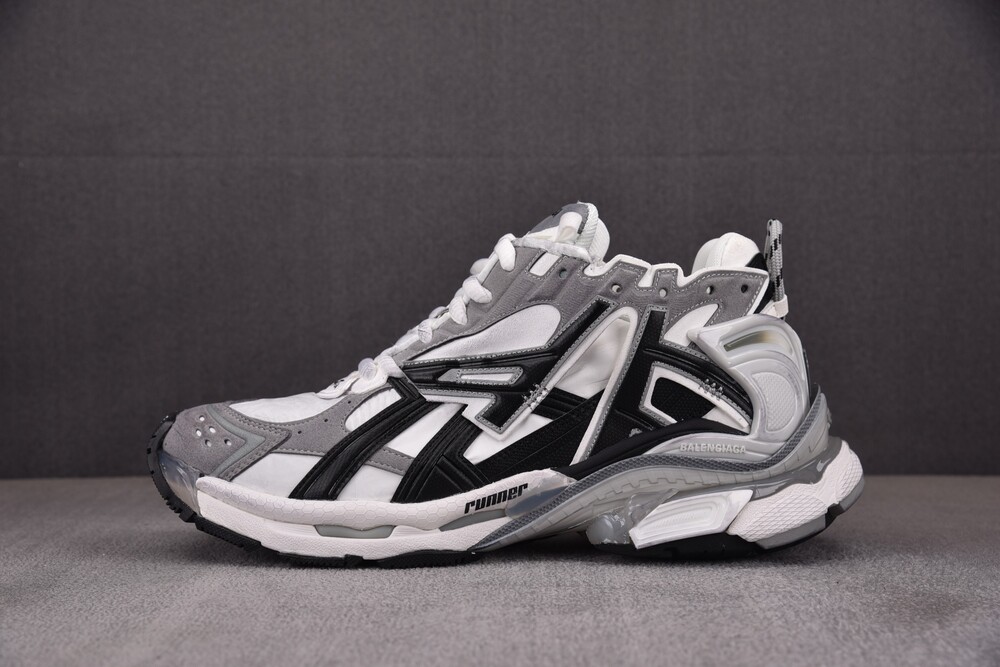 xa Runner Sneaker in Grey