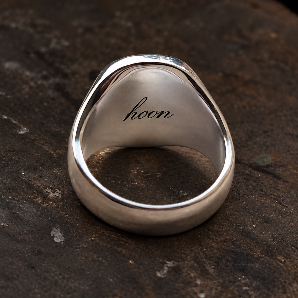 BLACK CONTOUR RING 내부 hoon 각인 예시