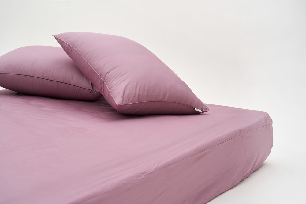 latest breathable silky mattress cover