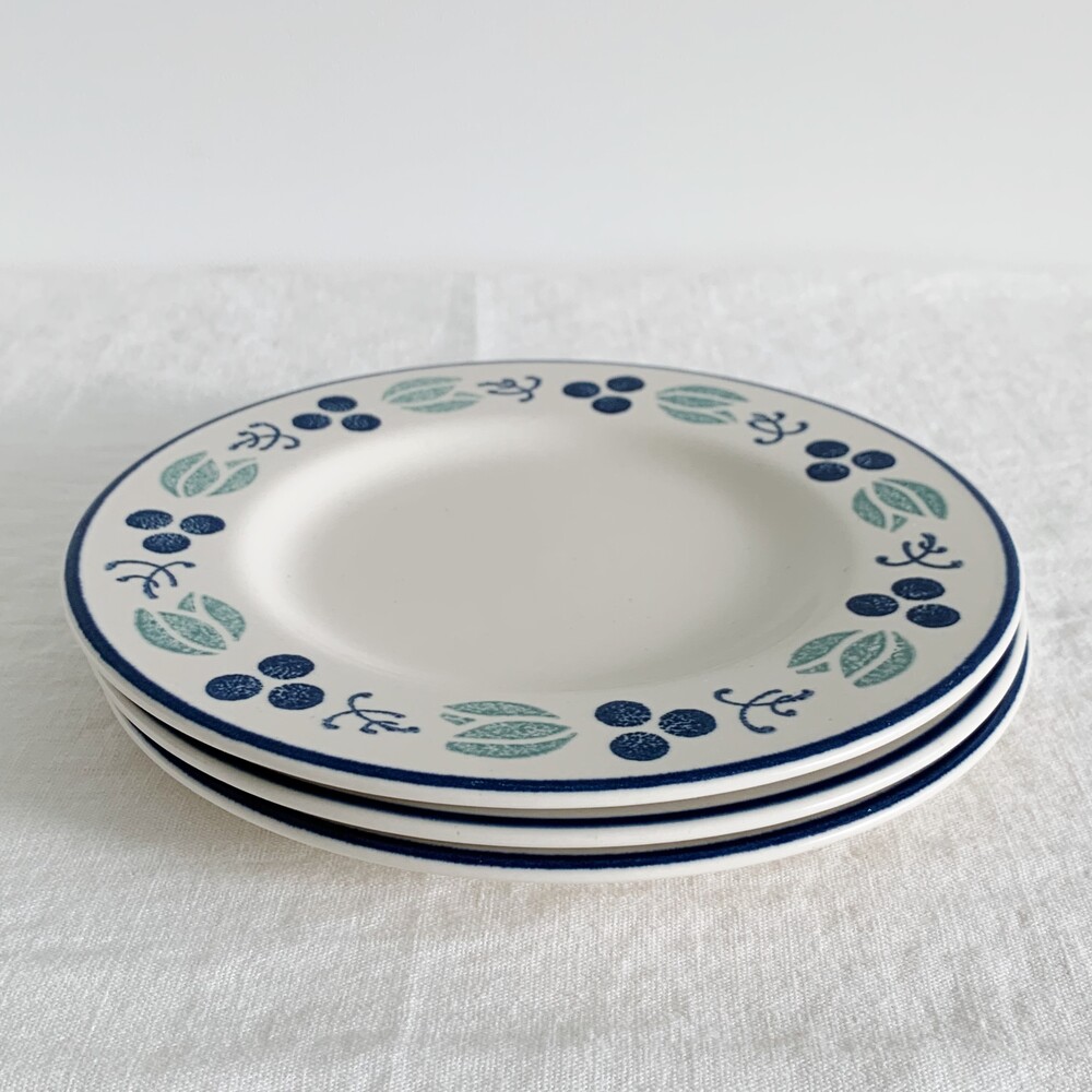 1990s Pfaltzgraff bluberry salad plate