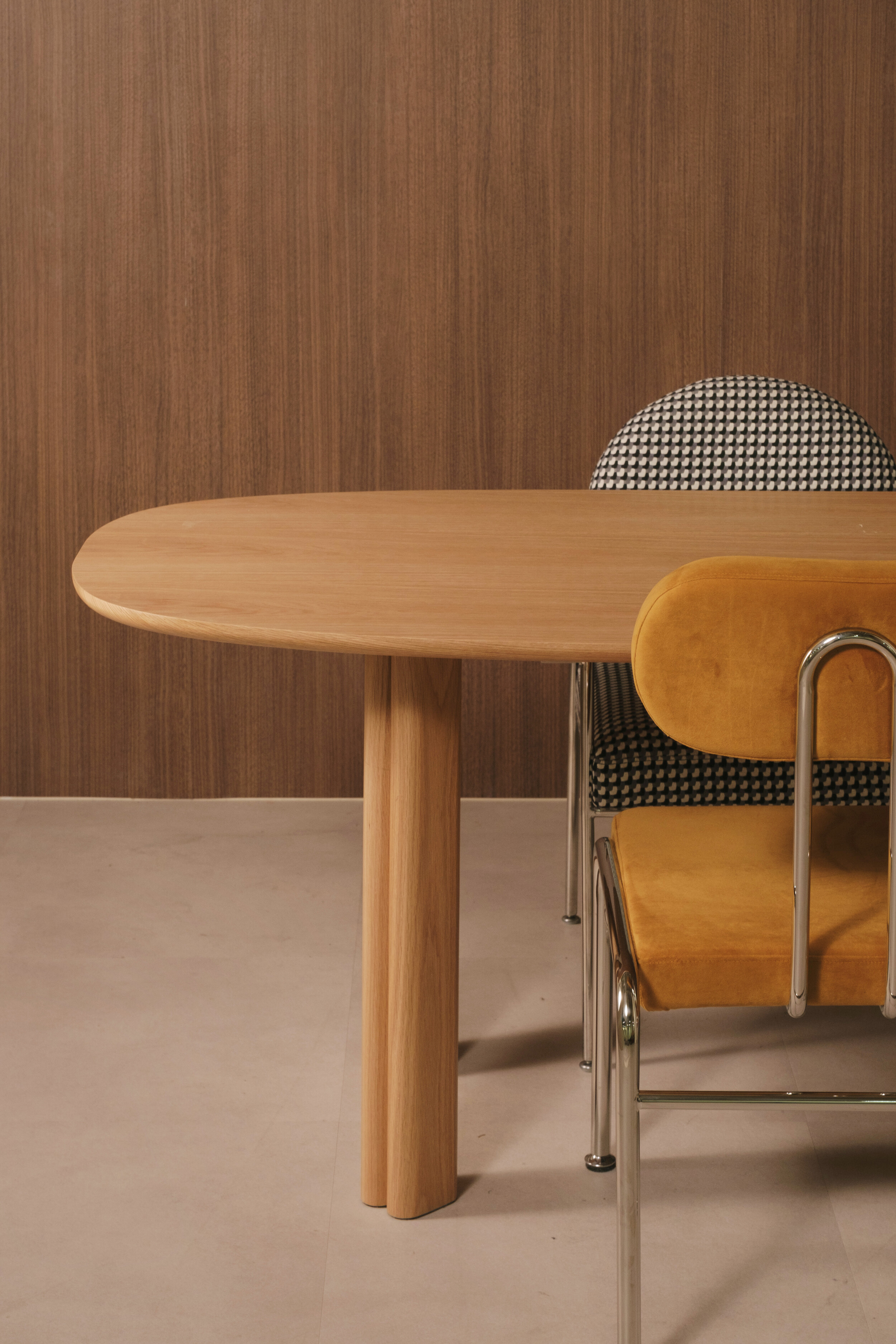 LIGHT DINING TABLE 1 OAK