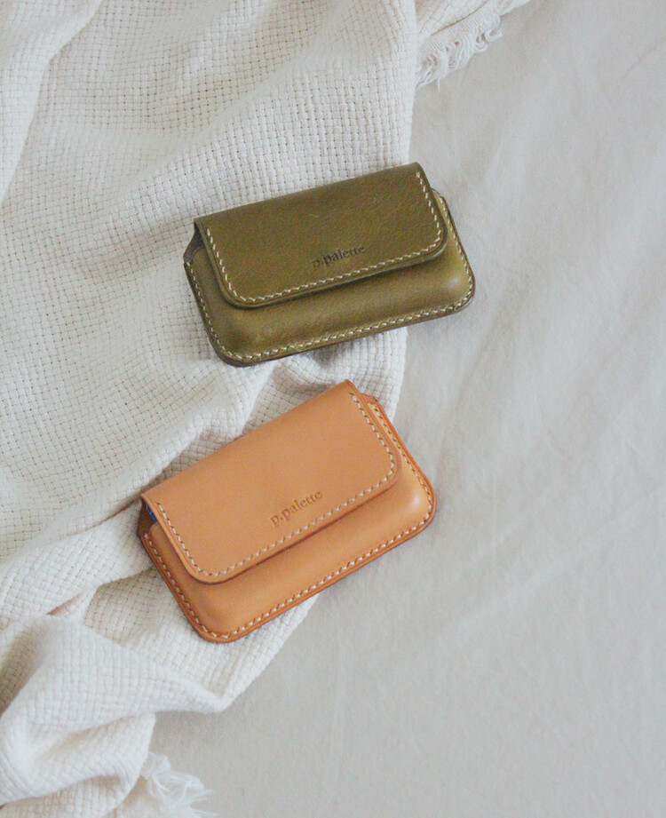 Button wallet