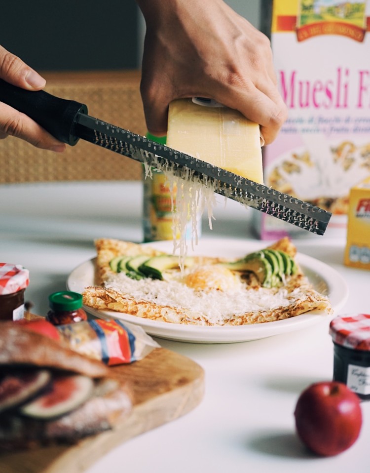 그뤼에르를 갈아올린 갈레트 크레페