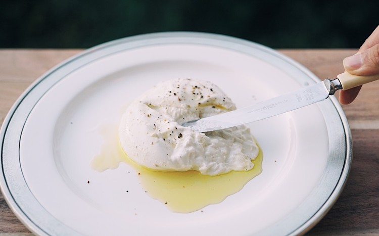 크리미한 속살의 부라타