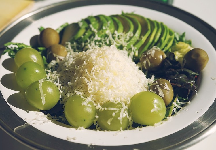 아보카도샐러드 with 바그네 콩테 치즈