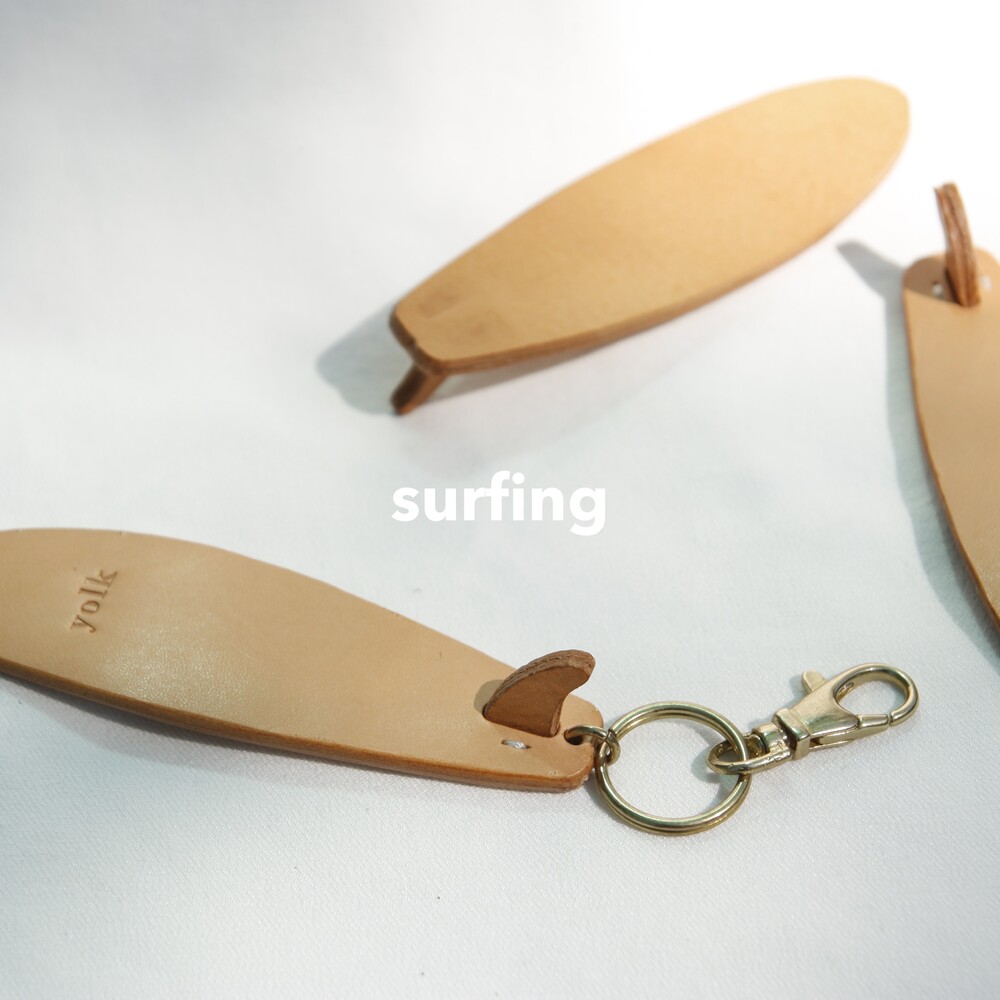 surfing board mockup (keyring)