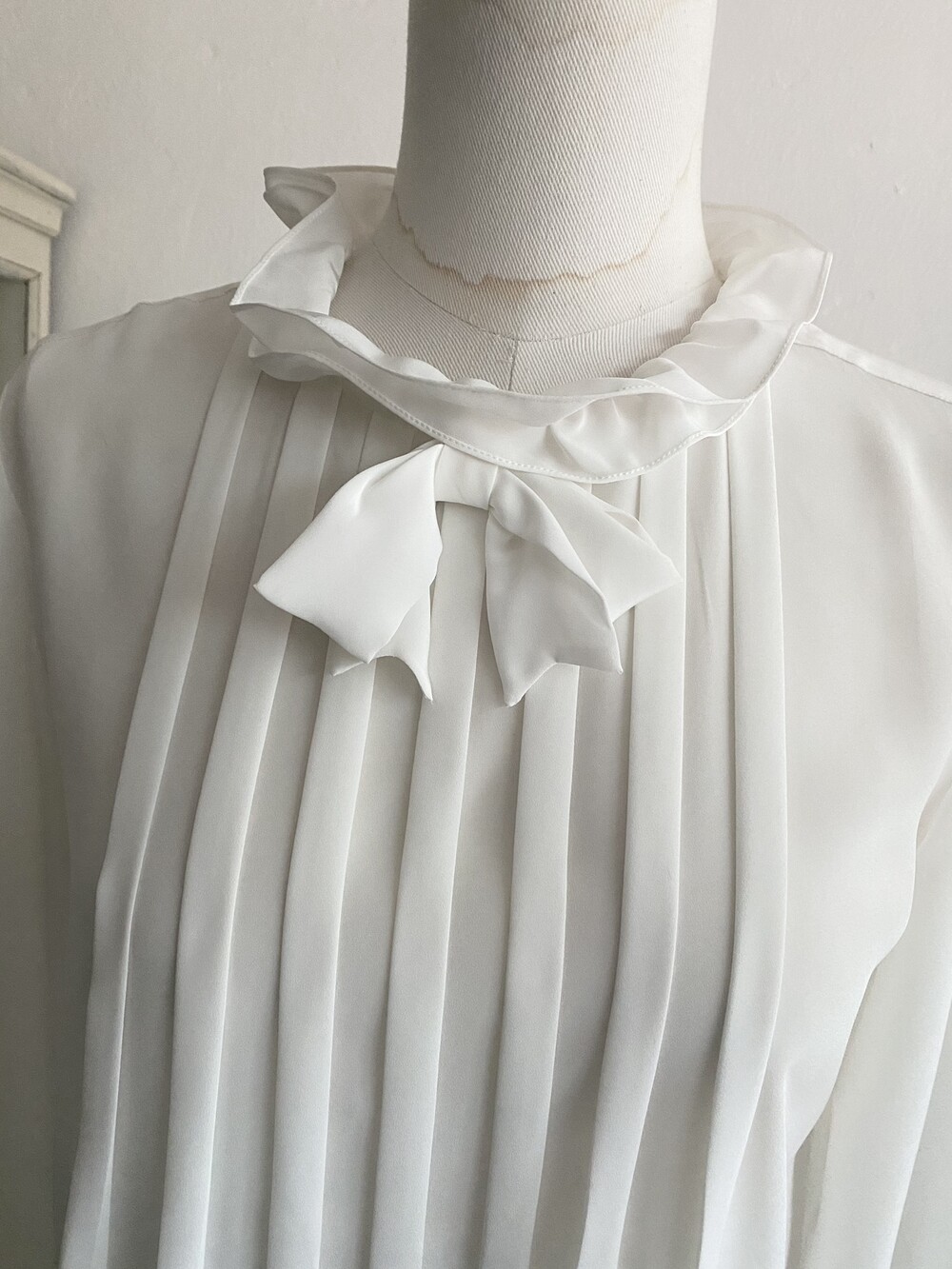 mood-diy-how-to-sew-a-ribbon-tie-blouse