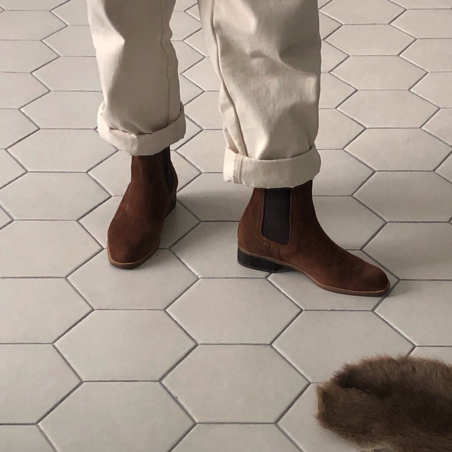 LOW CHELSEA BOOTS