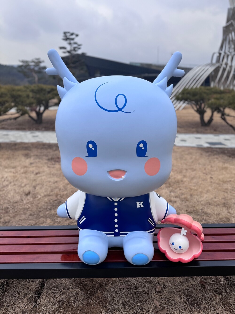 경기대학교 기룡이 마스코트 벤치형 FRP 조형물