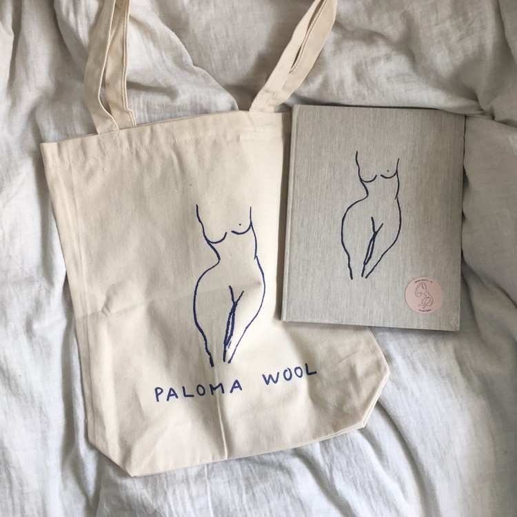 팔로마 울(Paloma Wool) 책과 에코백