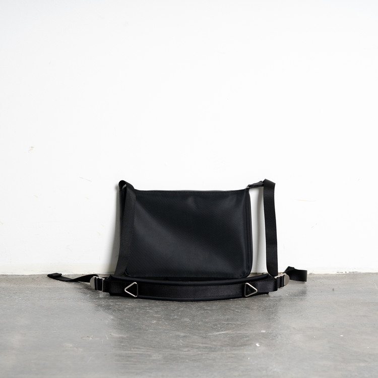 HAH ARCHIVE★BLACK NYLON I-PAD BAG Nylon iPad Bag (Black)