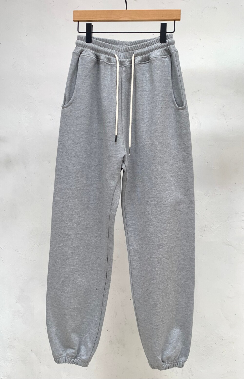 string jogger pants / grey