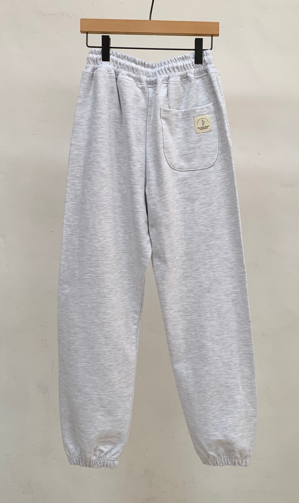 string jogger pants / white melange
