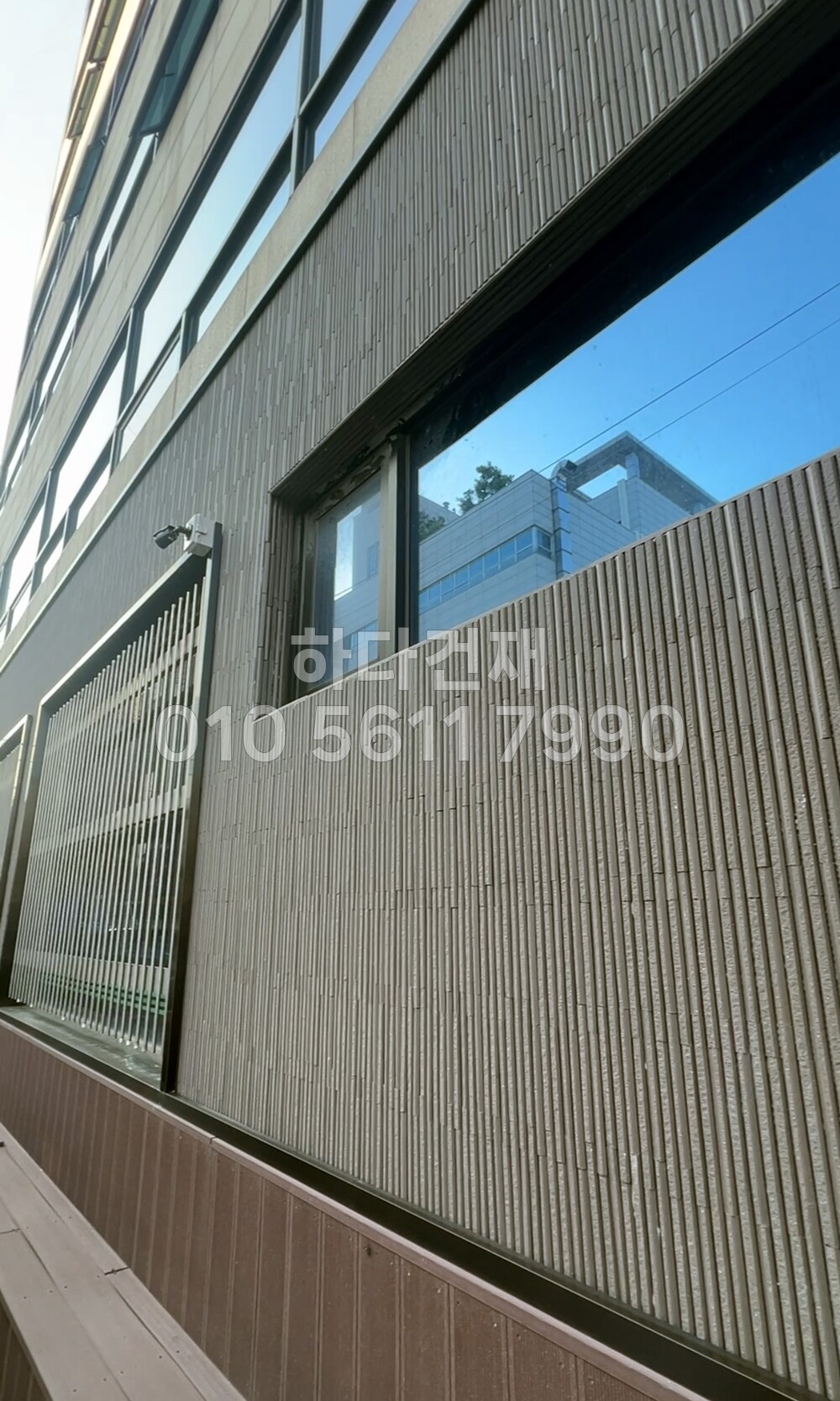 아이코트료와 베르니나 타일 K07 브라운 / 하다건재 아이콧료와 ICOT RYOWA