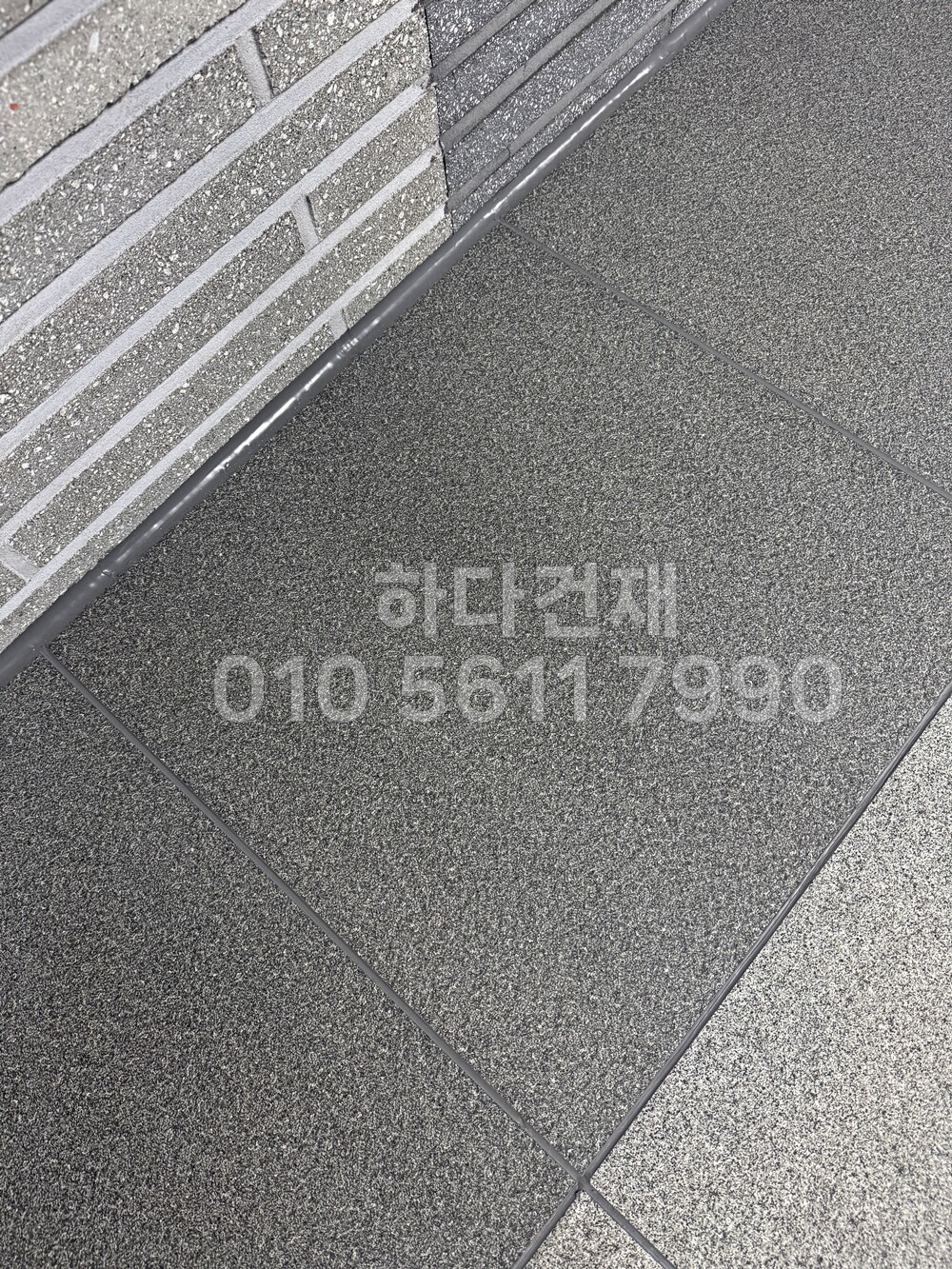 포세린타일 페데스탈타일 C블랙 버너구이 시공사례 / 하다건재