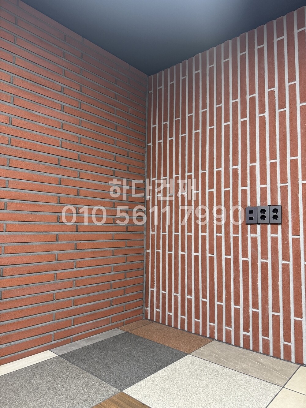 모노타일 롱와이드 가로시공 농회색줄눈, 세로시공 비둘기색줄눈 / 하다건재 시공사례