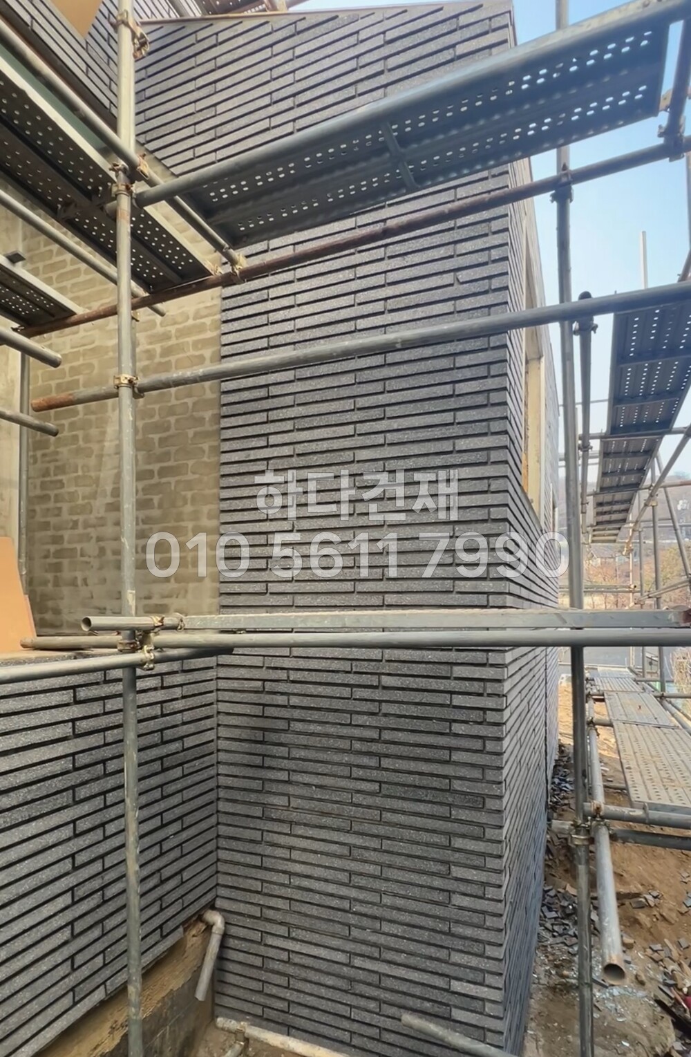 모노타일 롱와이드 500x50x17T 모던블랙 / 하다건재 시공사례