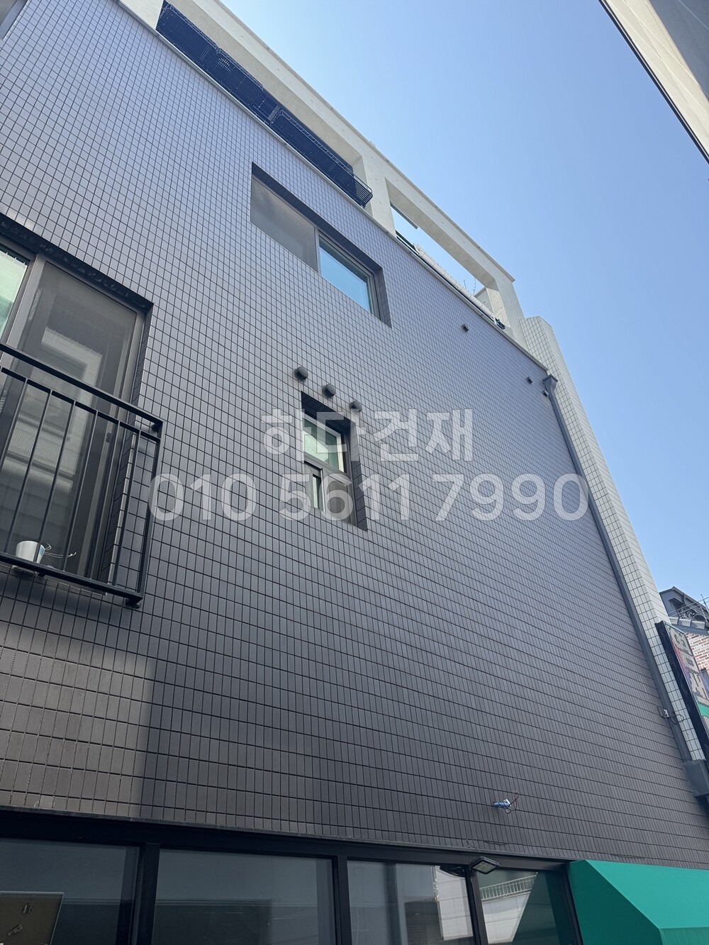 안센트타일 501번세로결, 508번가로결 투톤빌딩 시공사례 / 하다건재 아이쿄트료와 일본수입타일