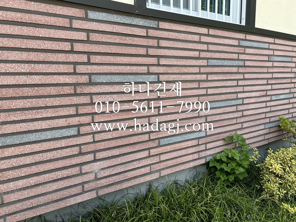 모노타일 500x45x17T 레드 블랙 / 하다건재 와이드벽돌타일 시공사례