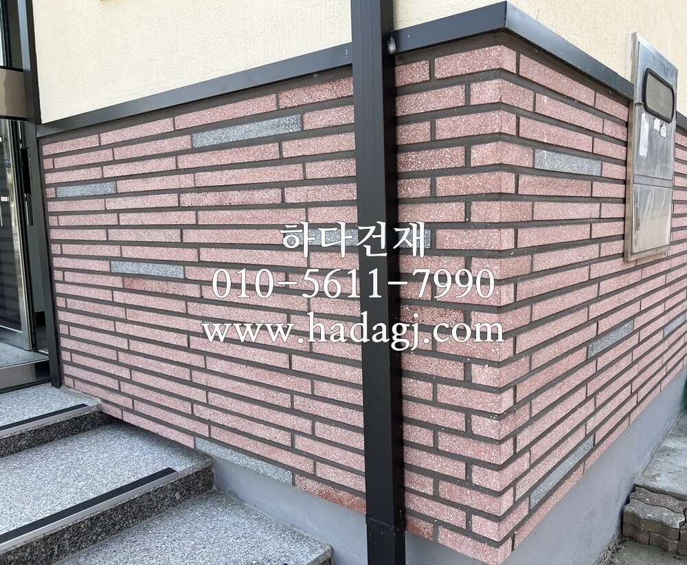 모노타일 500x45x17T 레드 블랙 / 하다건재 와이드벽돌타일 시공사례