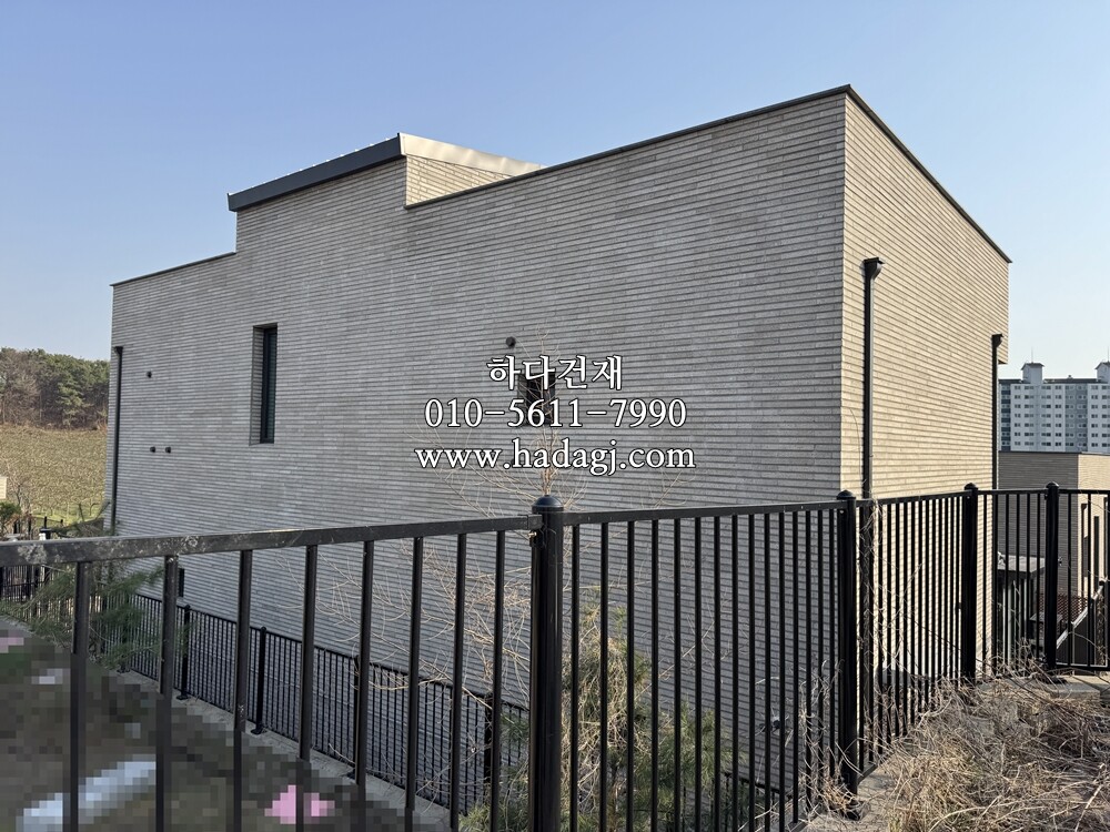 모노타일 롱와이드 500x50x18T 연브라운 / 하다건재 시공사례