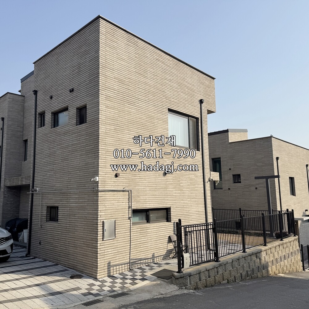 모노타일 롱와이드 500x50x18T 연브라운 / 하다건재 타운하우스 시공사례