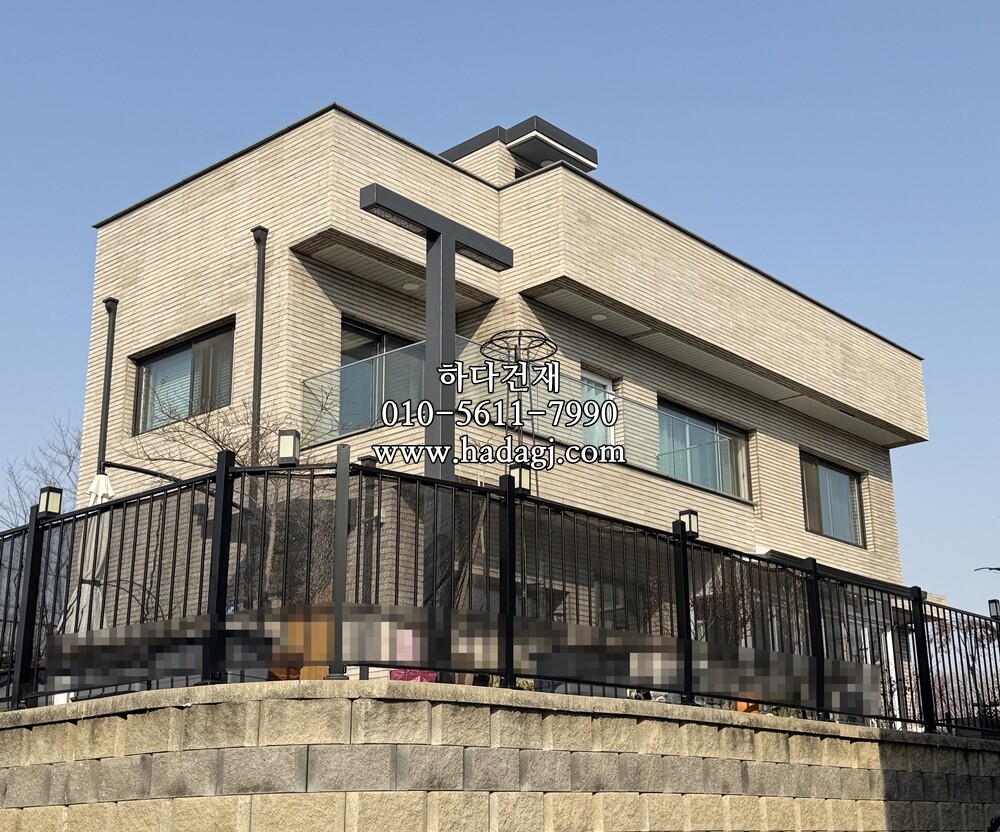 모노타일 롱와이드 500x50x18T 연브라운 / 하다건재 타운하우스 시공사례