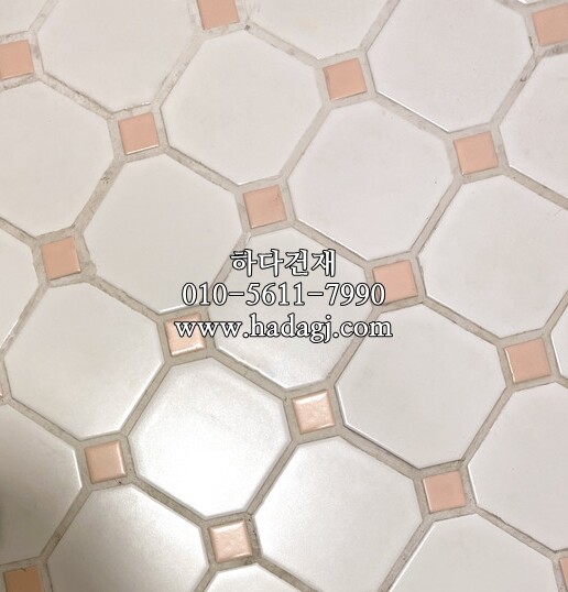 팔각 모자이크타일 95x95x5T (25x25) 화이트핑크 / 하다건재