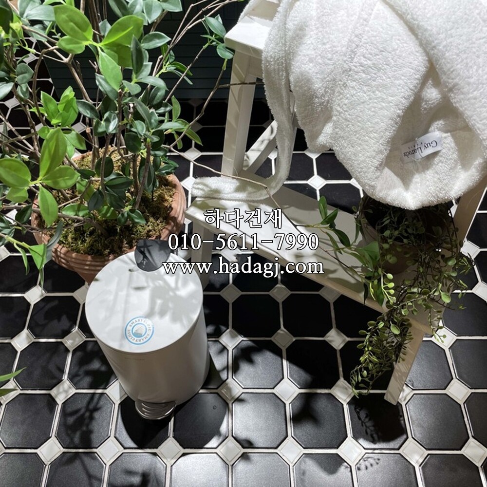 팔각 모자이크타일 95x95x5T (25x25) 블랙화이트 / 하다건재